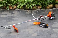 Máy cắt cỏ MITSUKAISHO 543 1.7Kw Cam-xám 2 thì