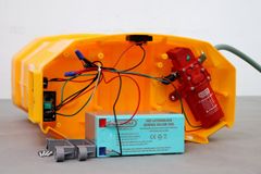 Máy phun thuốc trừ sâu, côn trùng điện CON ONG VÀNG Li20 pin Vàng Pin lithium 12V8Ah