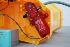 Máy phun thuốc trừ sâu, côn trùng điện CON ONG VÀNG Li20 pin Vàng Pin lithium 12V8Ah