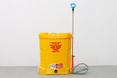 Máy phun thuốc trừ sâu, côn trùng điện CON ONG VÀNG Li20 pin Vàng Pin lithium 12V8Ah