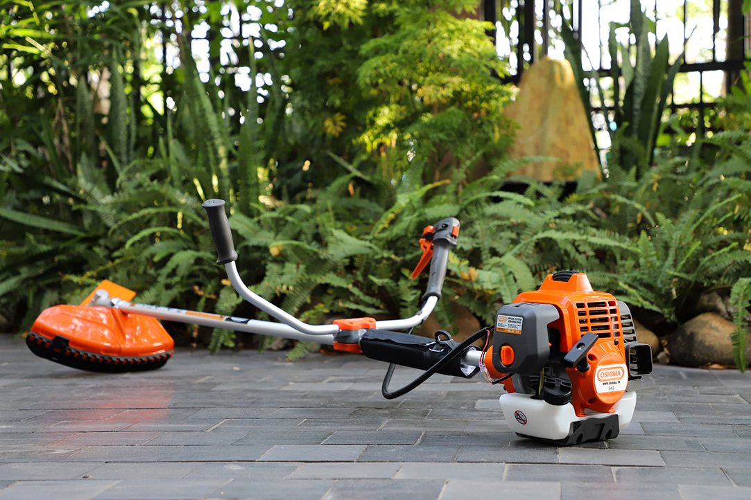 Máy cắt cỏ OSHIMA 543 1.65kW Cam-xám 2 thì