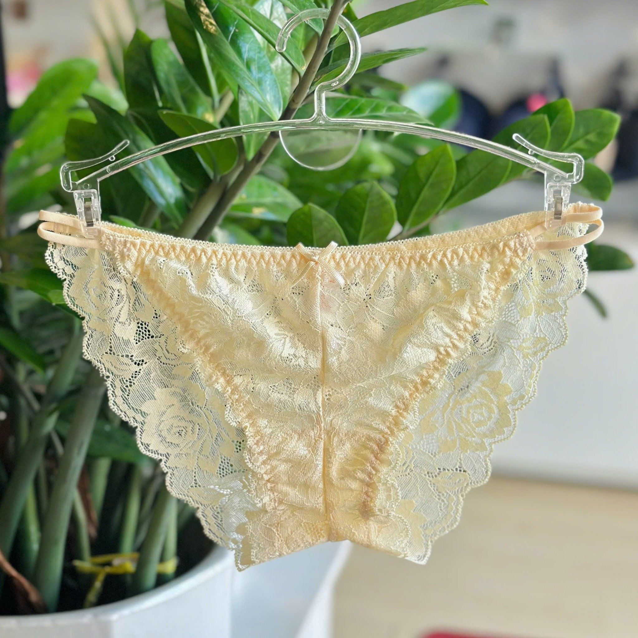  Quần lót ren dây Benee dáng tam giác lưng thấp 