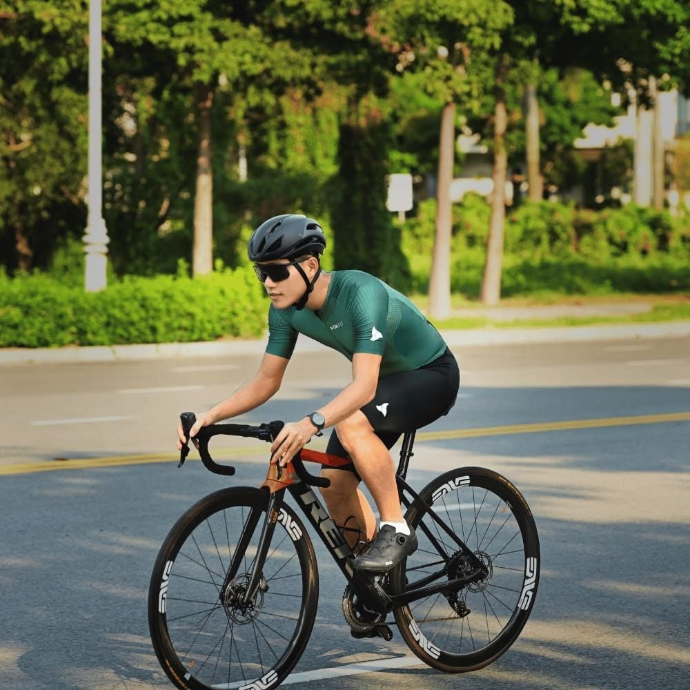 Mũ Bảo Hiểm Xe Đua GIRO Eclipse Spherical