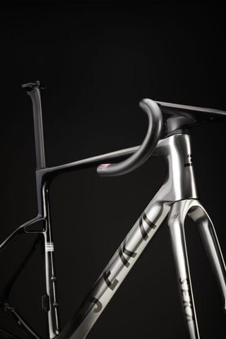 Khung Xe Đạp Đua SEKA Spear RDC Frameset