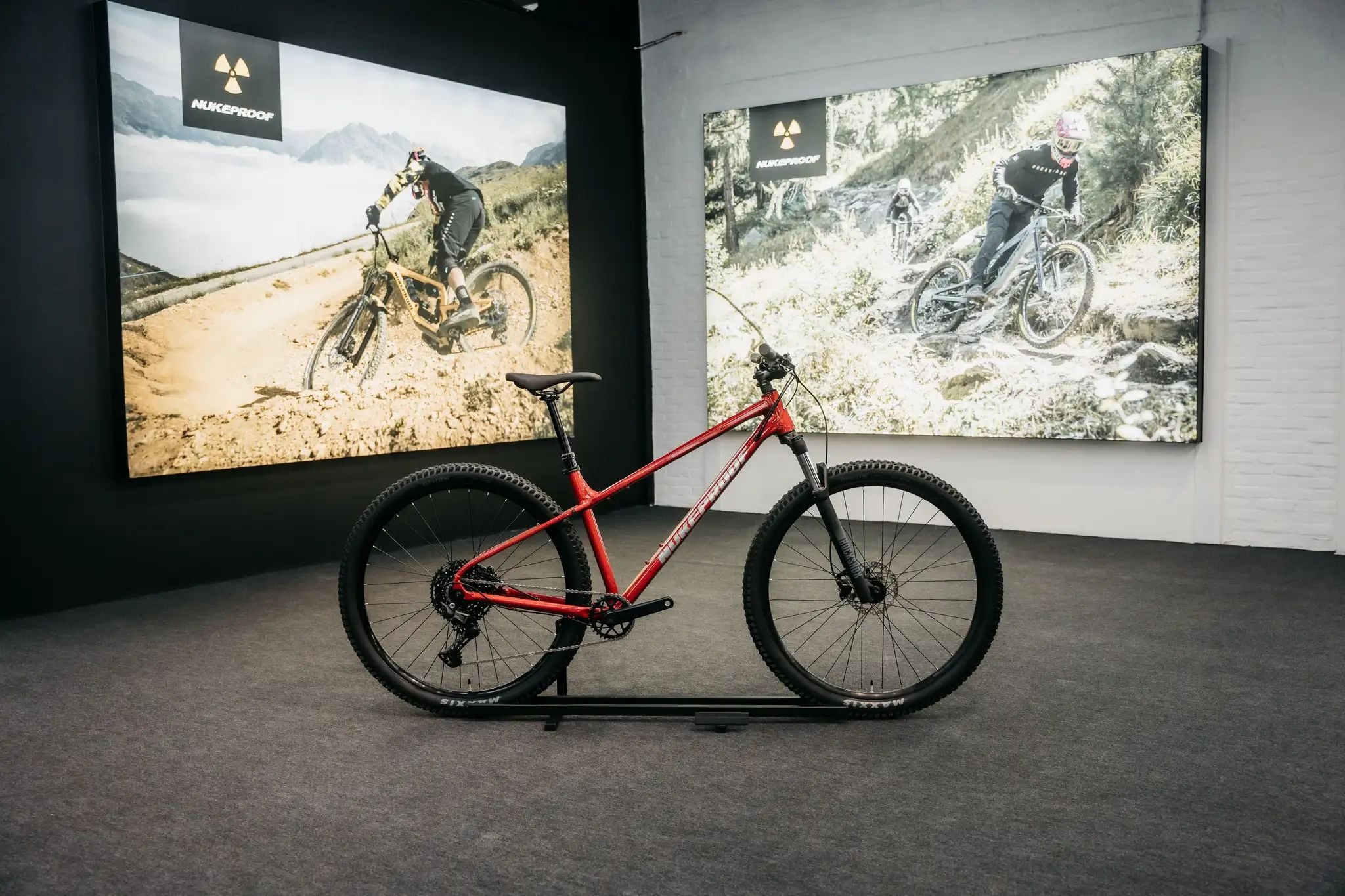 Xe Đạp Địa Hình NUKEPROOF Tracker Comp