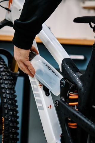 Connector thay thế FIDLOCK TWIST Bottle Connector