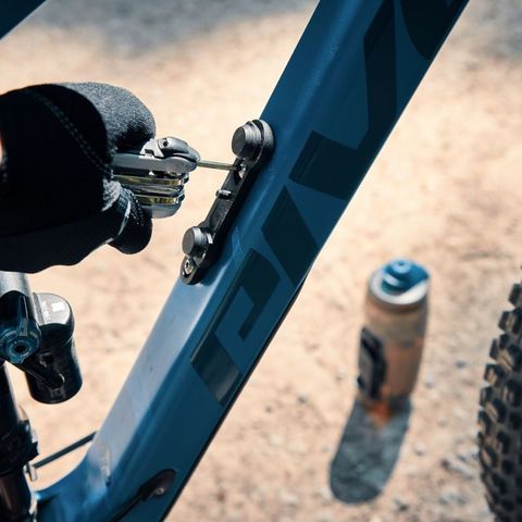 Gọng Bình Nước FIDLOCK TWIST Bike Base