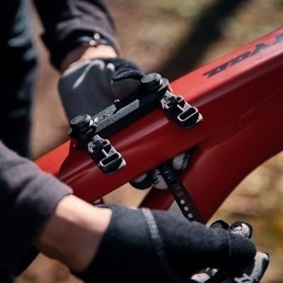 Gọng Bình Nước FIDLOCK TWIST Uni Base