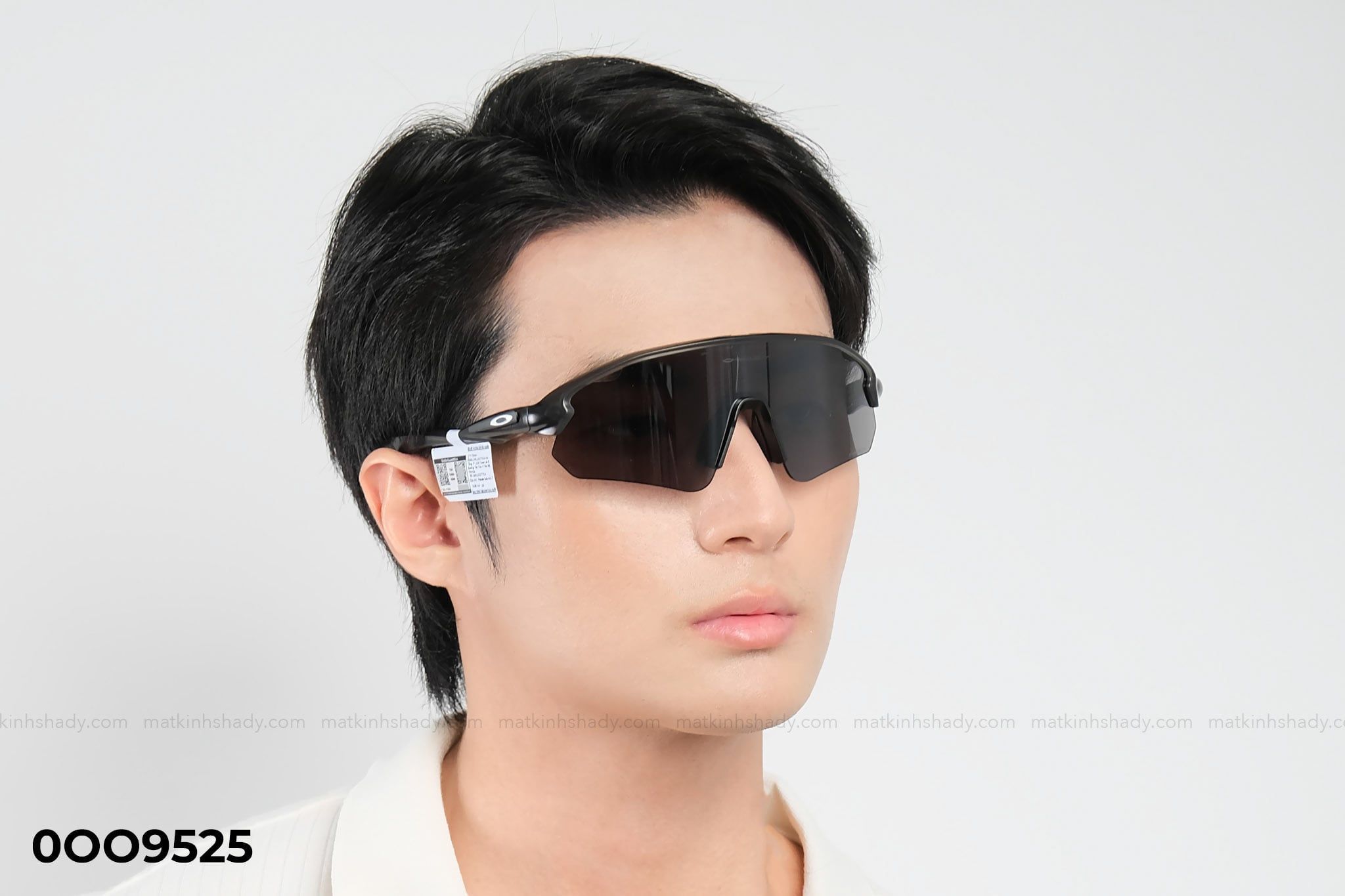  Oakley Eyewear - Sunglasses - 0OO9525 