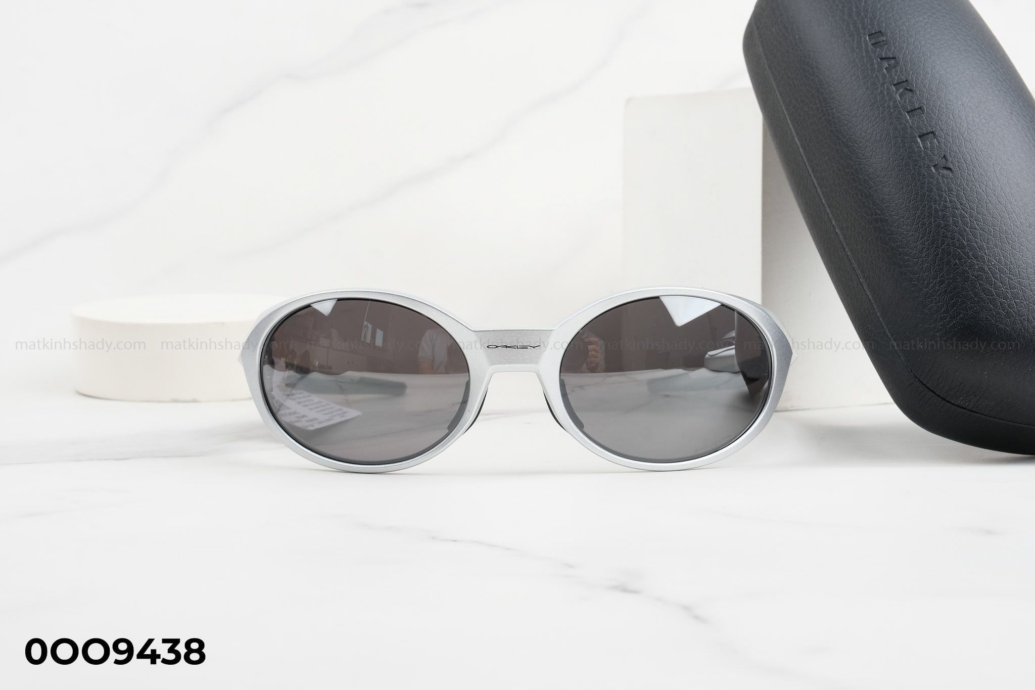  Oakley Eyewear - Sunglasses - 0OO9438 