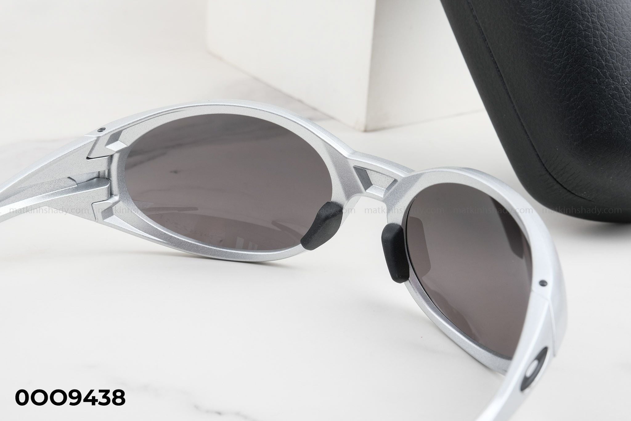  Oakley Eyewear - Sunglasses - 0OO9438 