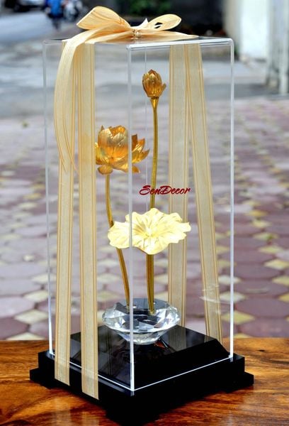 Biểu trưng Hoa Sen mạ Vàng