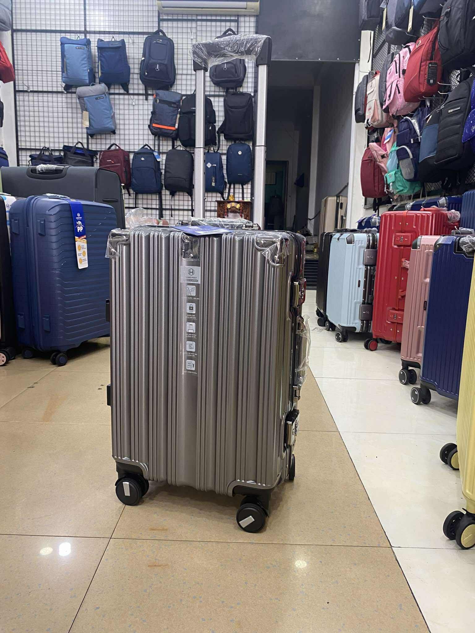 Vali Khung Nhôm Khóa Sập Chính hãng 6008 Size 20 Ghi đậm