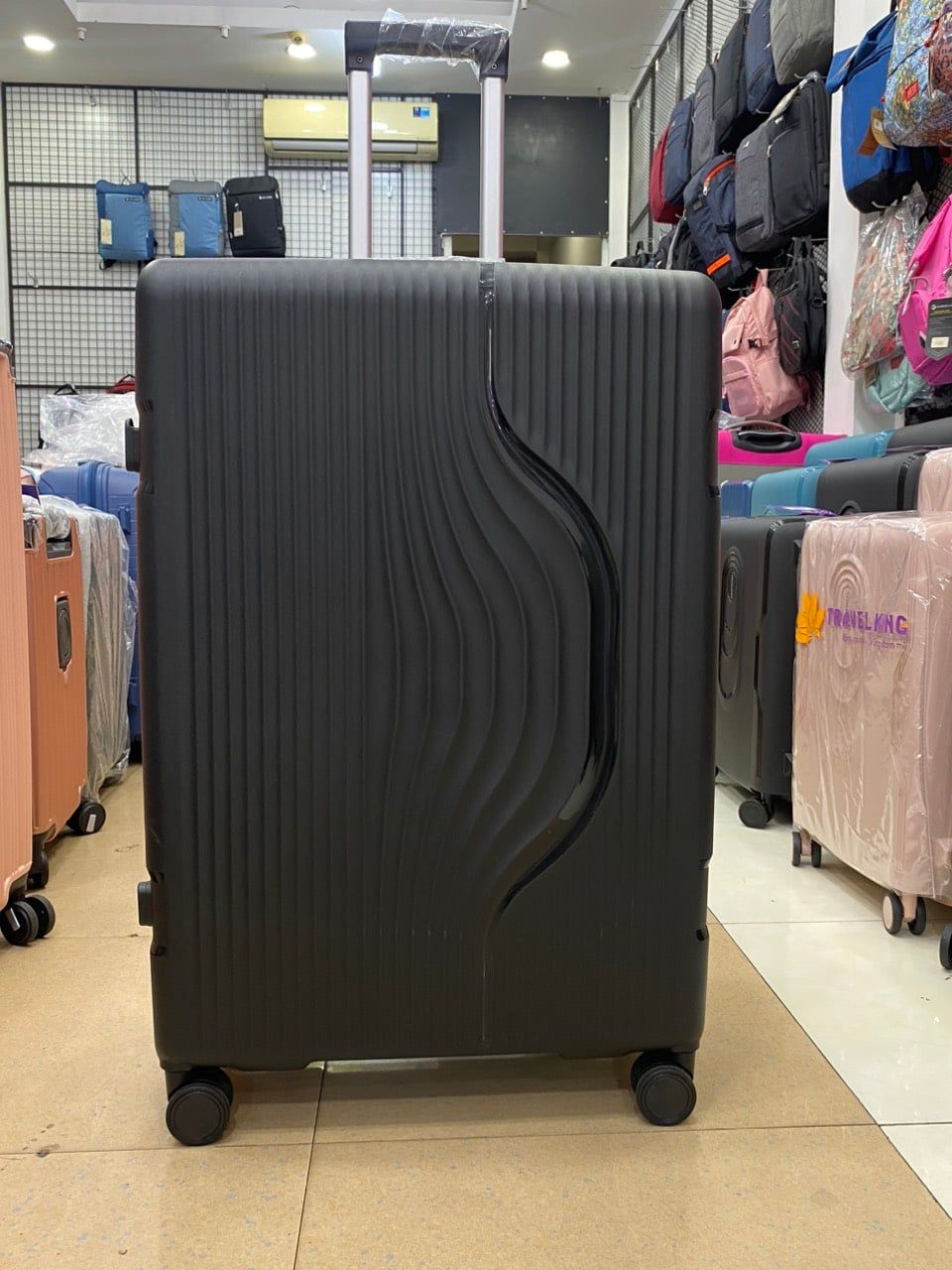 Vali Khung Nhôm Khóa Sập Cao Cấp Chống bể Vỡ 100% Mã 8808 Size 28 đen