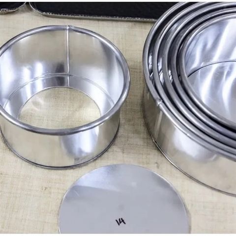 khuôn tròn rời 22cm