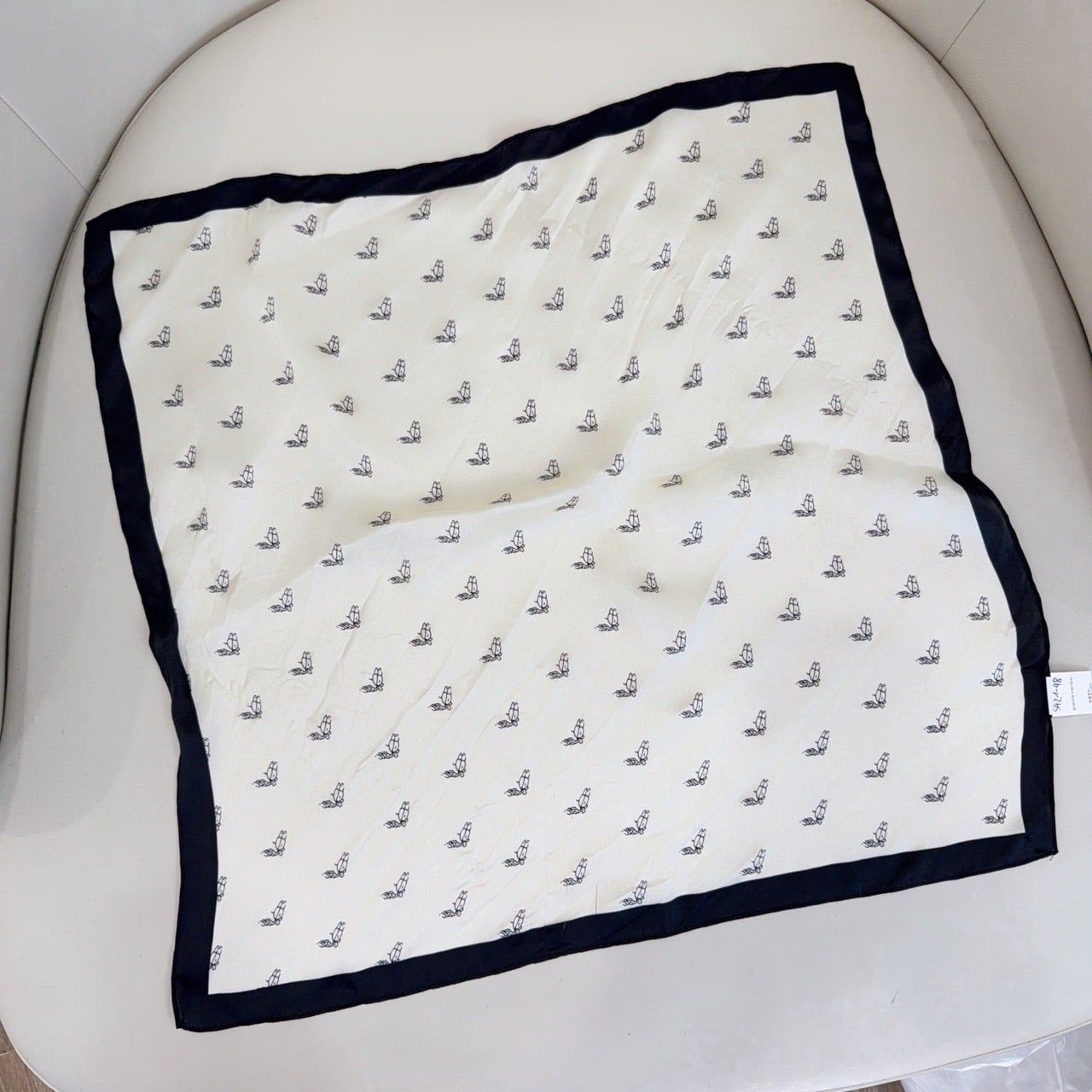 Khăn lụa tơ tằm Pierre Cardin / 53x53 / TRẮNG VIỀN ĐEN