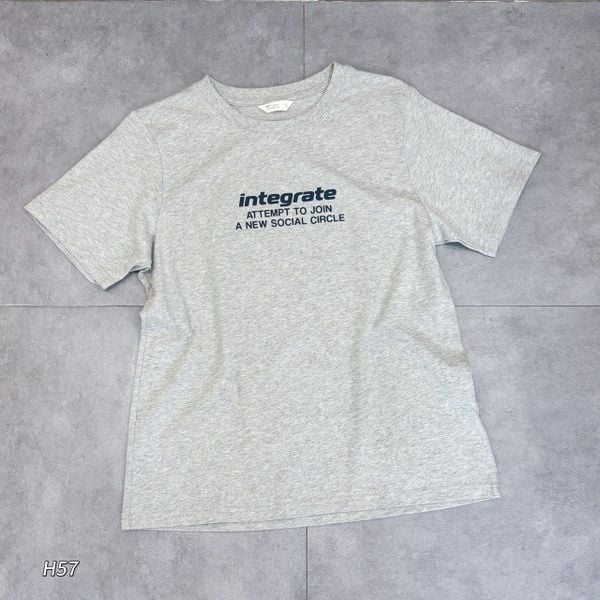 Áo thun ngắn tay in chữ INTEGRATE H57 / XÁM