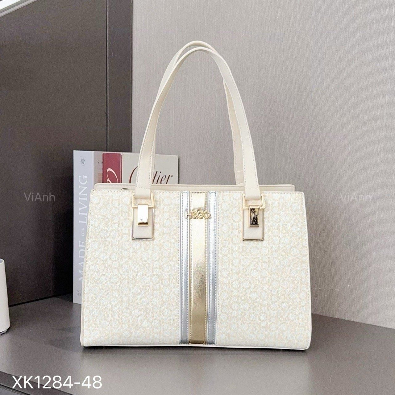Túi xách H84 style Âu Mỹ phom thang xách tay da vân hoạ tiết chữ XK1284 / m28 đ31 c22 / TRẮNG