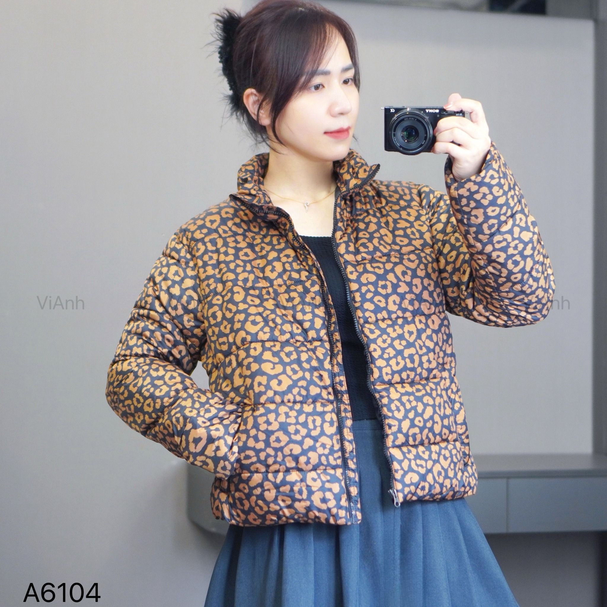 Áo khoác phao style US / ĐEN HOẠ TIẾT VÀNG