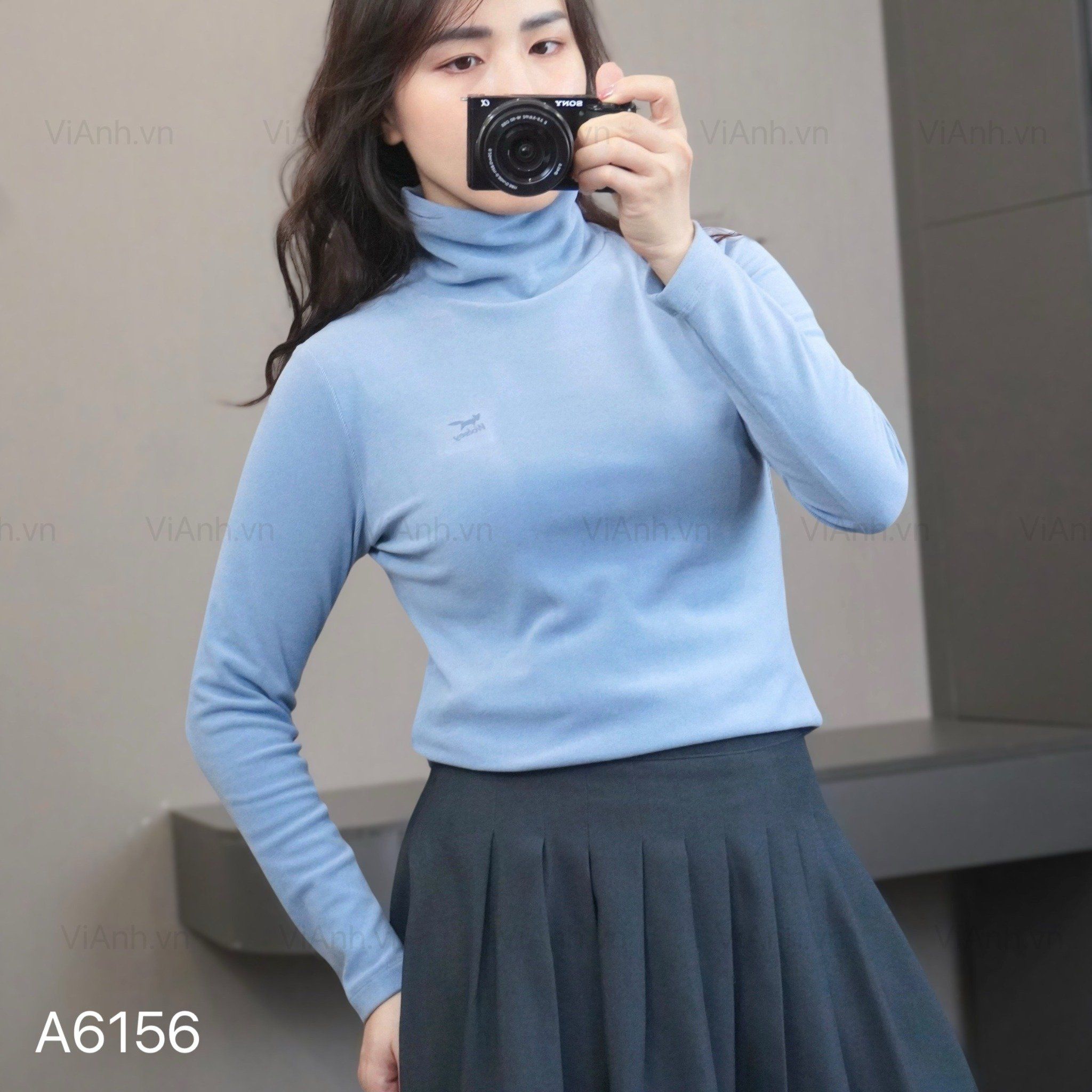 Áo dài tay cao cổ logo ngực style UK / XANH