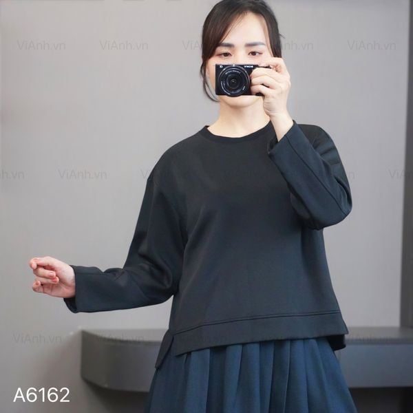 Áo sweater dài tay xẻ tà kiểu Hàn / ĐEN