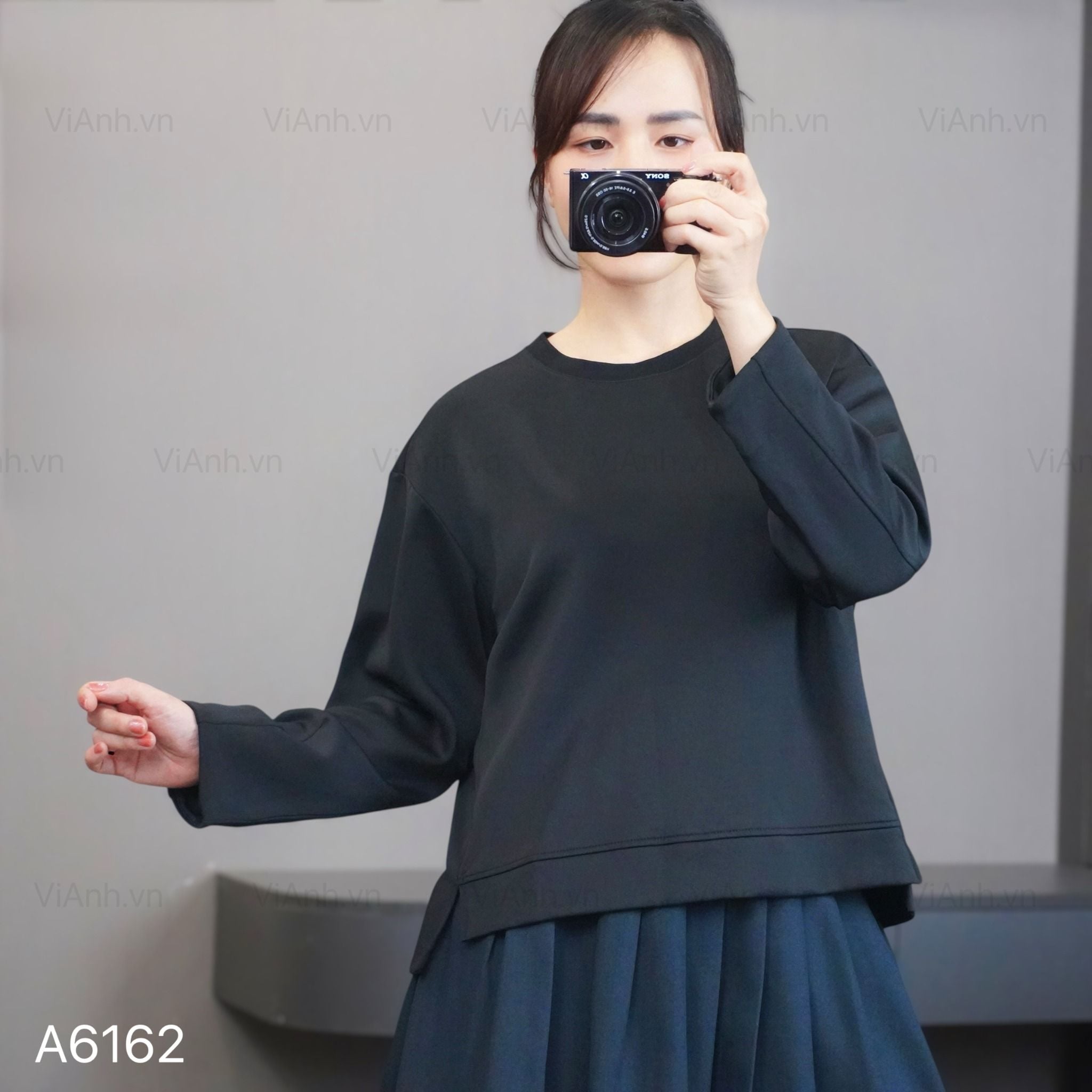 Áo sweater dài tay xẻ tà kiểu Hàn / ĐEN