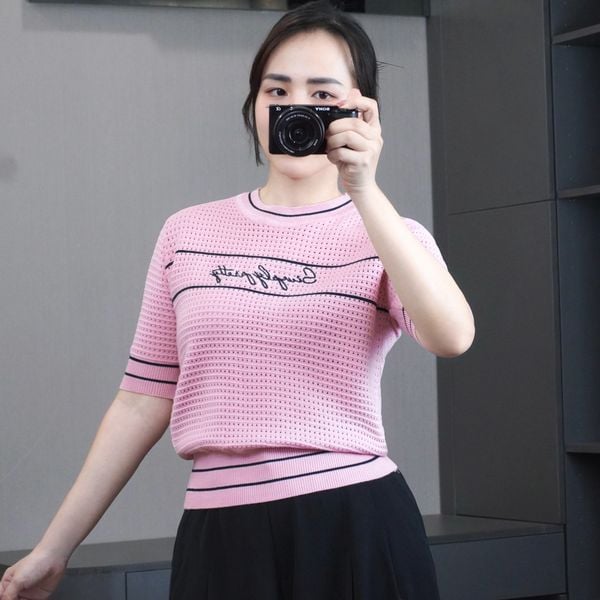 Áo len A73 ngắn tay thêu chữ style Hàn A6173 / HỒNG