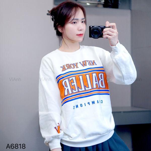 Áo sweater in chữ Cotton Classic / Size: M / TRẮNG KEM
