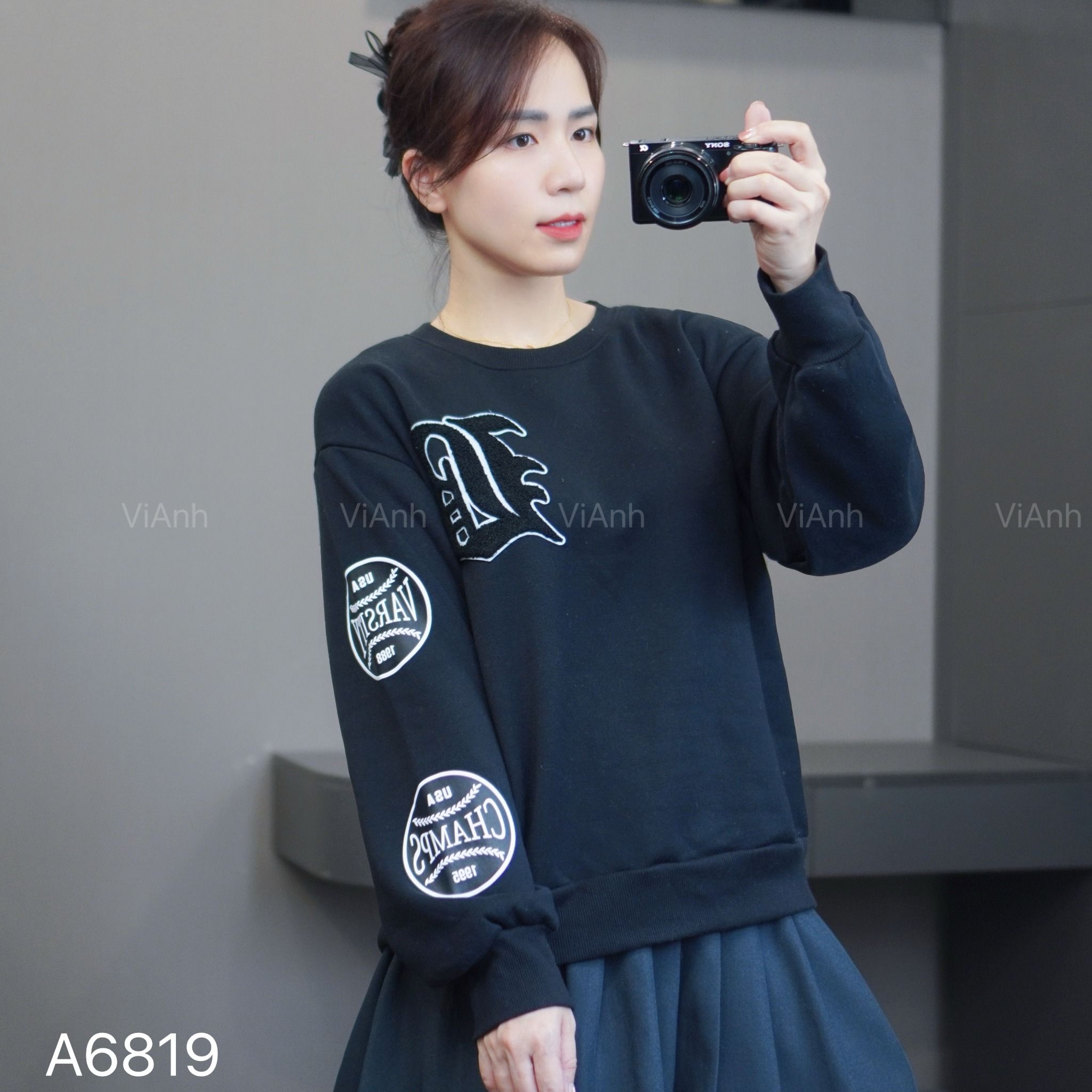 Áo sweater C19 thêu chữ B ngực Cotton Classic / ĐEN