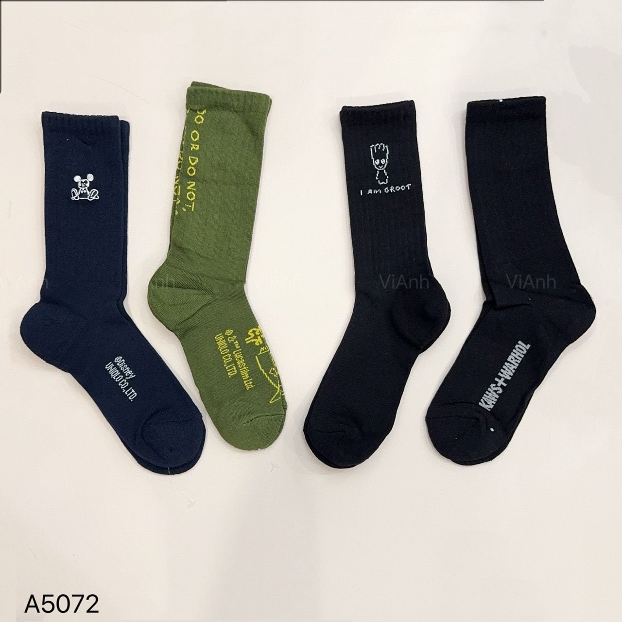 SET 4 đôi tất cao cổ Un.i / hoạ tiết hoạt hình ngẫu nhiên / TỐI MÀU ( H72 )  - MÀU NGẪU NHIÊN