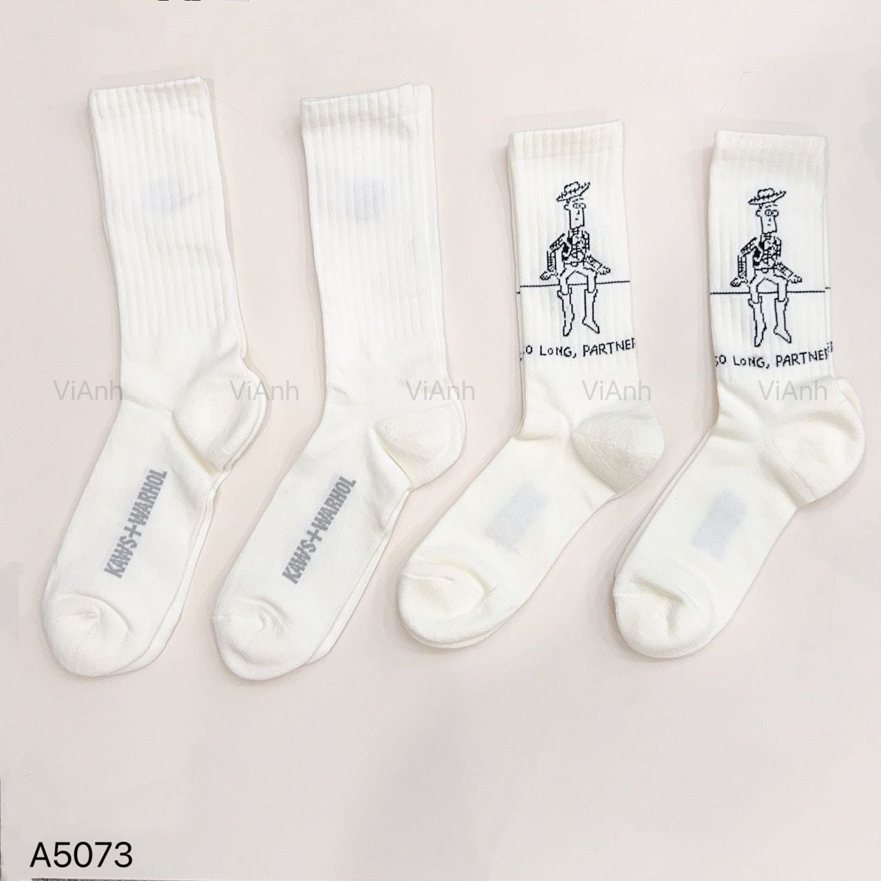 SET 4 đôi tất cao cổ U.ni / hoạ tiết hoạt hình ngẫu nhiên / SÁNG MÀU ( H73 )