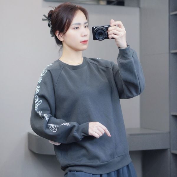 Áo sweater thêu chữ dọc tay Cotton Classic / C16 xanh lá , C17 xanh đậm