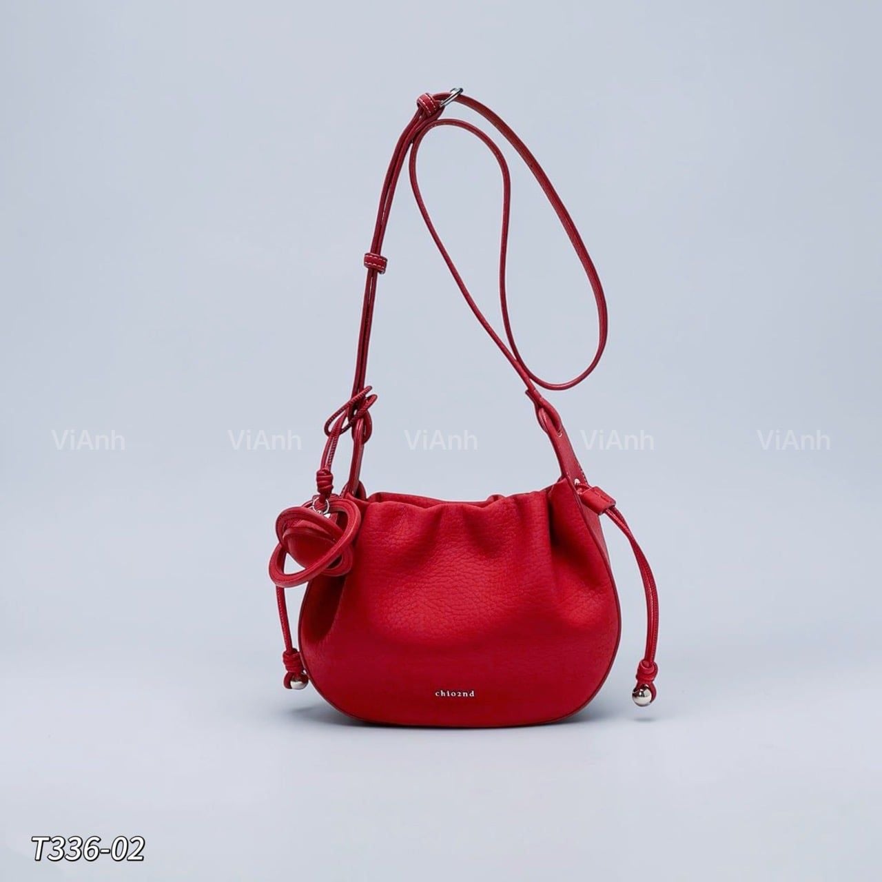 Túi xách C2nd kèm charm xinhh,  đeo chéo, CHR T336 / N26 C17 / ĐỎ