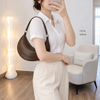 Túi xách kiểu Âu Mỹ phom bán nguyệt kẹp nách,KĐC / 24x14 / NÂU