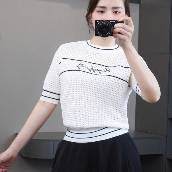 Áo len A72 ngắn tay thêu chữ style Hàn A6172 / TRẮNG