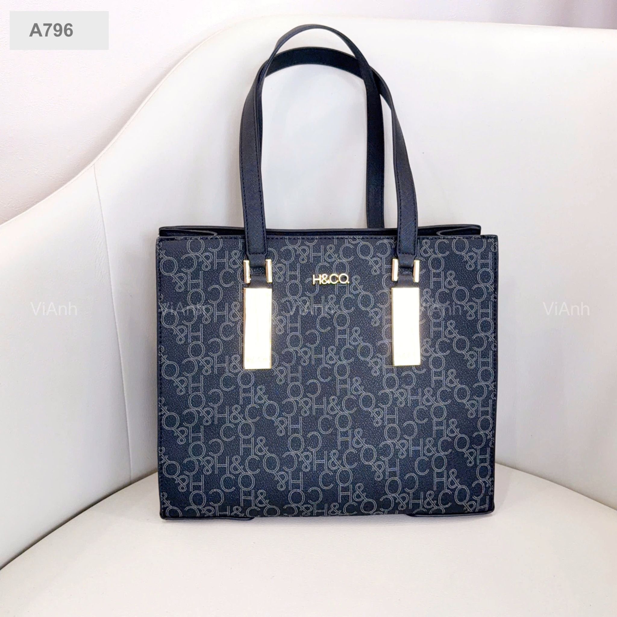 Túi A796D xách HC totebag phom chữ nhật đen họa tiết chữ KĐC TX5699 / 31 x 26