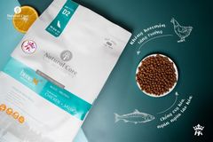 Hạt Natural Core M50 cho chó thịt gà và cá hồi 5kg