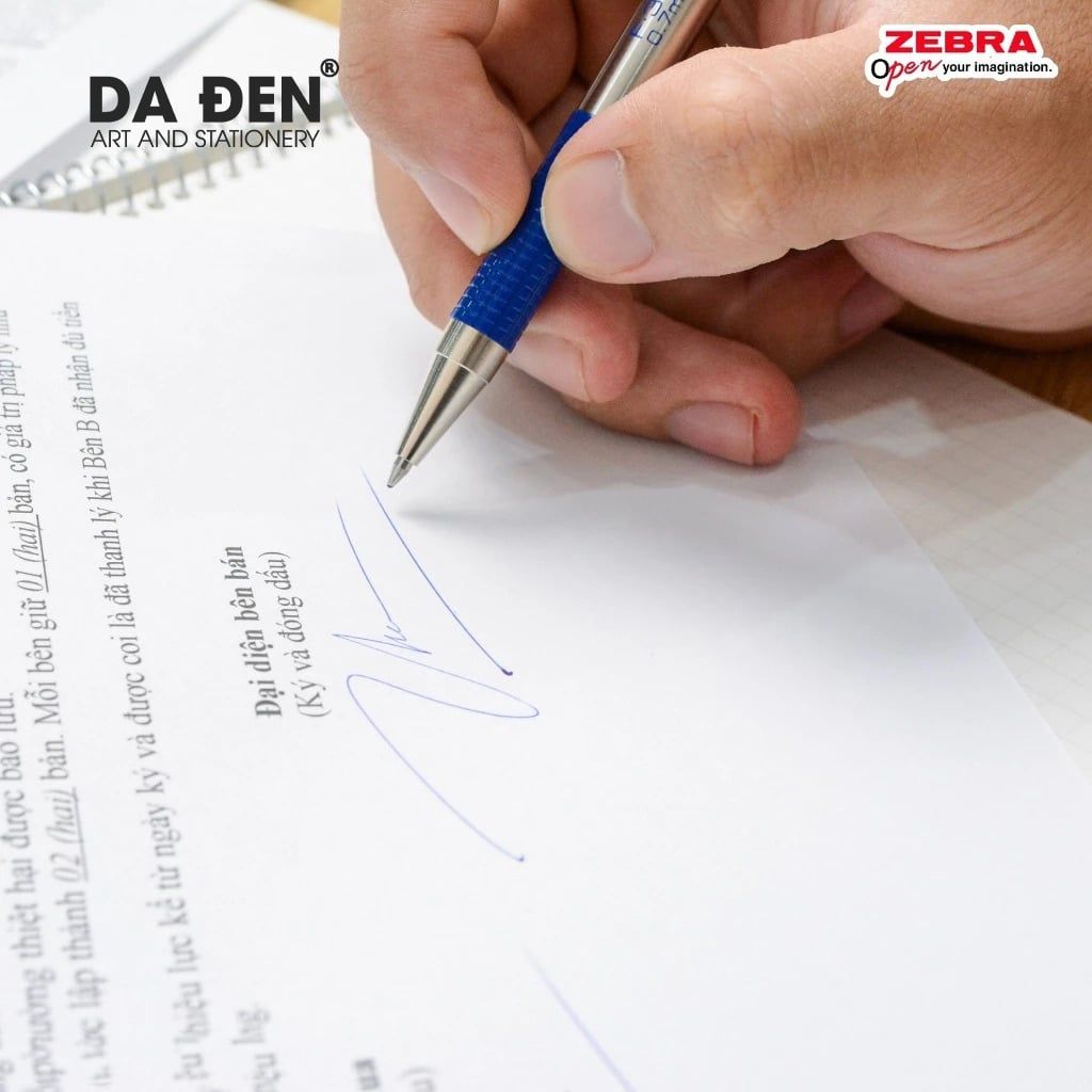 Bút Bi Zebra Thân Kim Loại F301 – Ngòi 0.7mm (Mực Xanh)