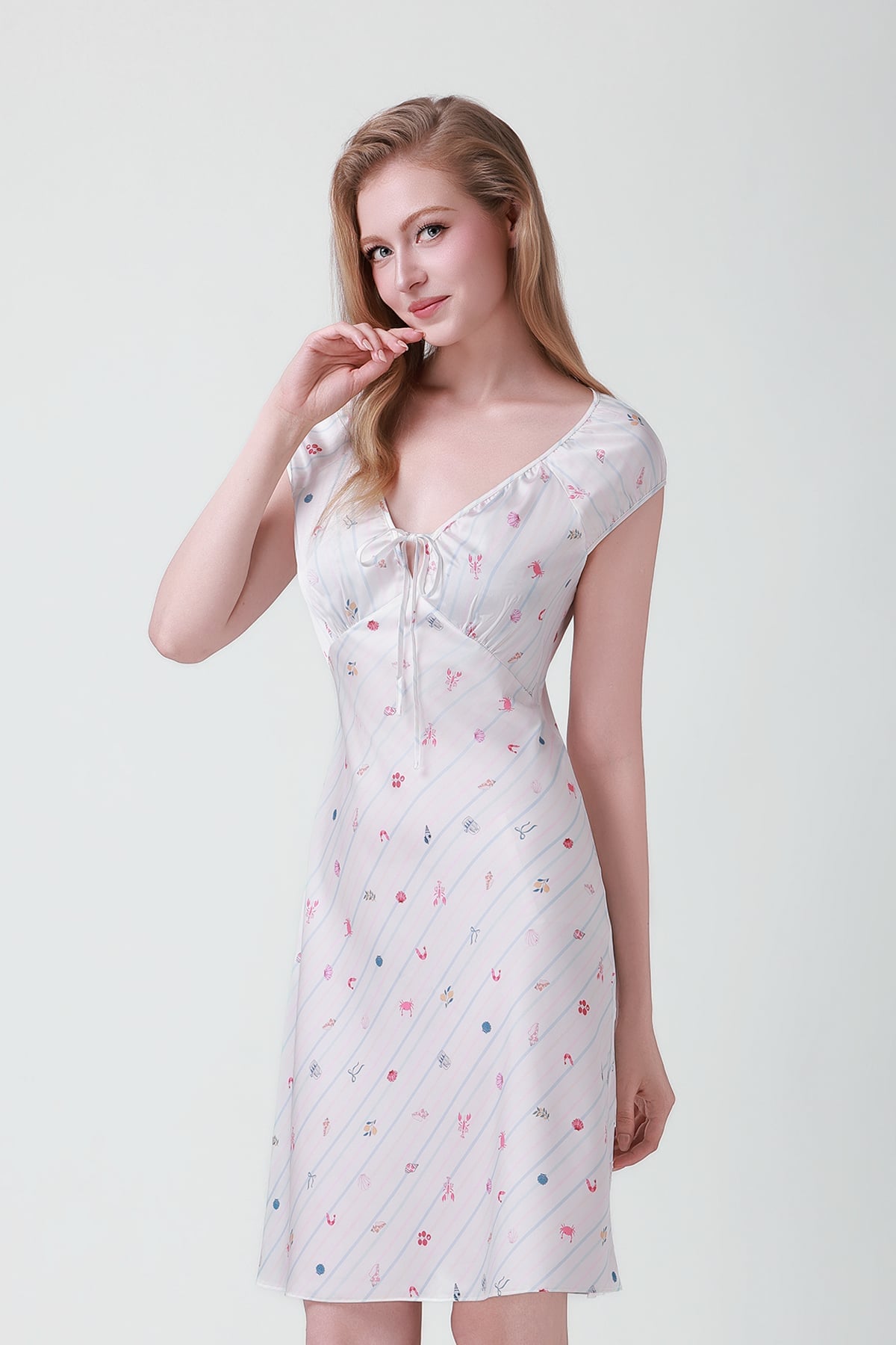 Đầm ngắn nữ Vera satin in tay con - V0805