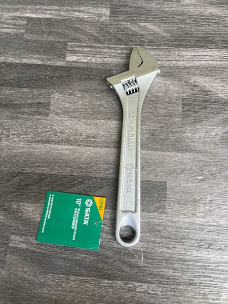 Mỏ lết 10 inch SATA 05303