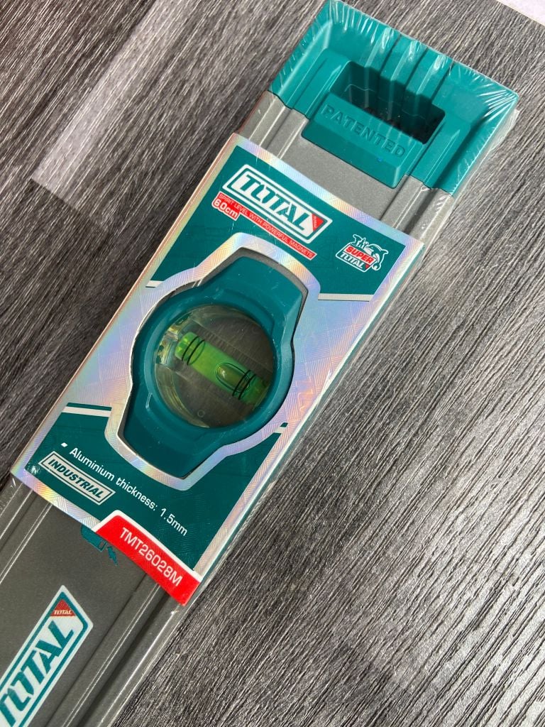 Thước thủy kèm theo nam châm hút 60cm TOTAL TMT26028M