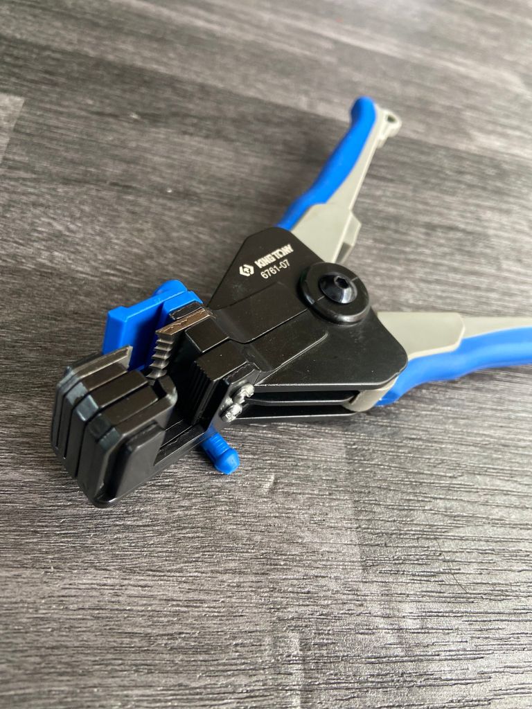 Kìm tuốt dây điện Kingtony 6761-07