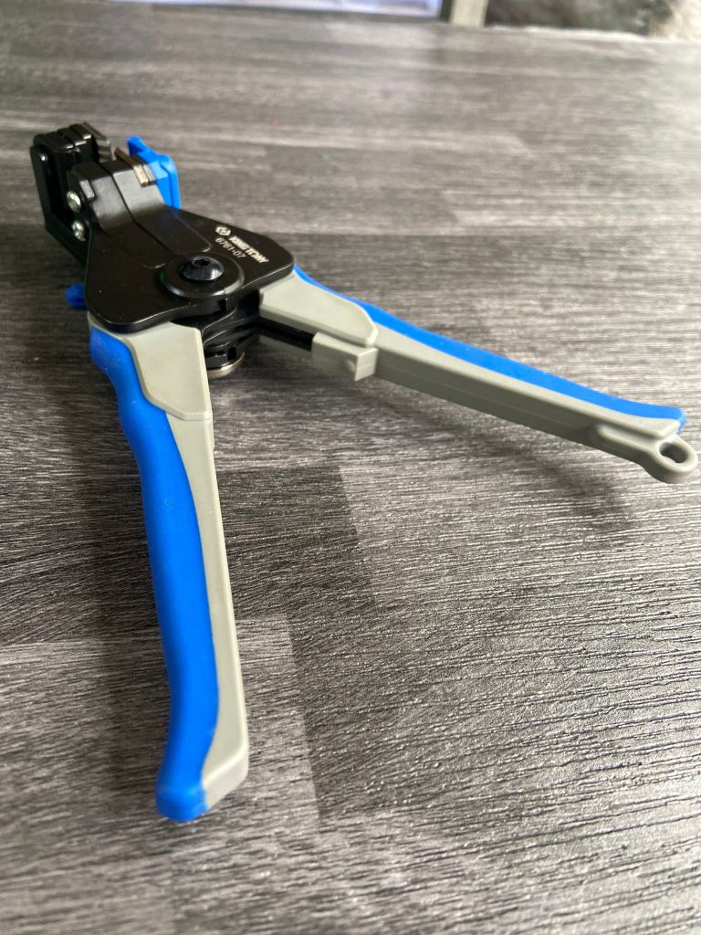 Kìm tuốt dây điện Kingtony 6761-07