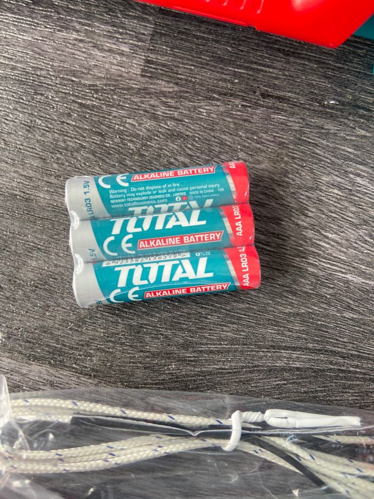 Kềm đo AC kỹ thuật số TOTAL TMT7610002