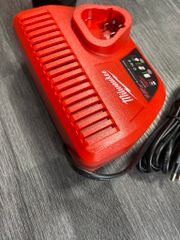 Sạc pin 12V (C12C) Milwaukee