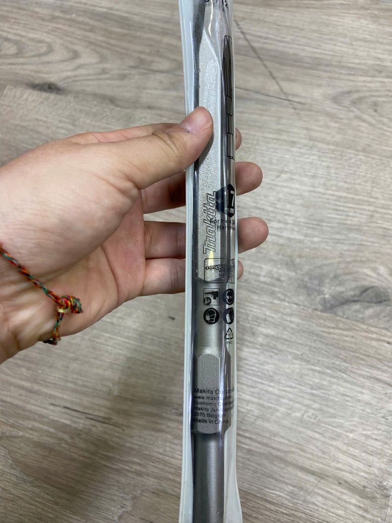Mũi đục nhọn 255mm chuôi lục giác Makita D-71283