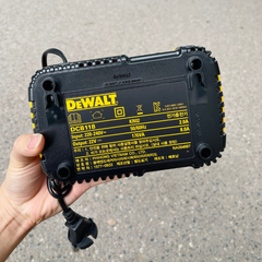 10.8-18V Bộ sạc pin Dewalt DCB118-GB