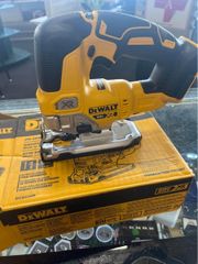 Máy cưa cầm tay 20V Dewalt DCS334BD2