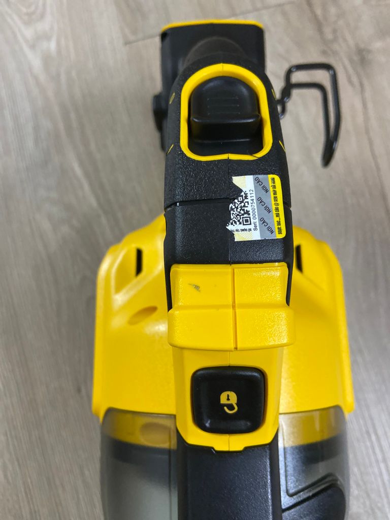 Máy hút bụi 20V động cơ gắn liền hiệu Dewalt DCV501LN-B1 (Chưa Pin & Sạc)