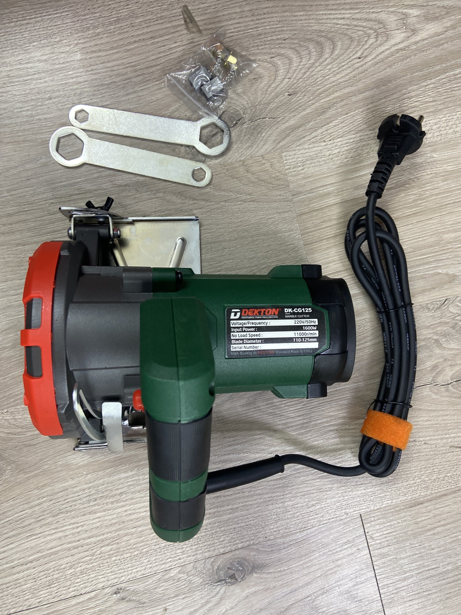 Máy cắt gạch dekton DK-CG125